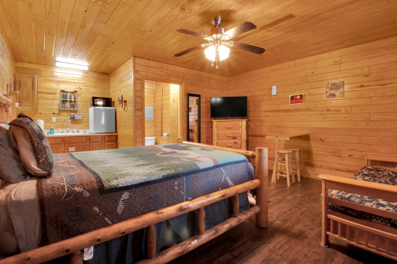 Arrow Creek Camp And Cabins Гатлинбург Экстерьер фото